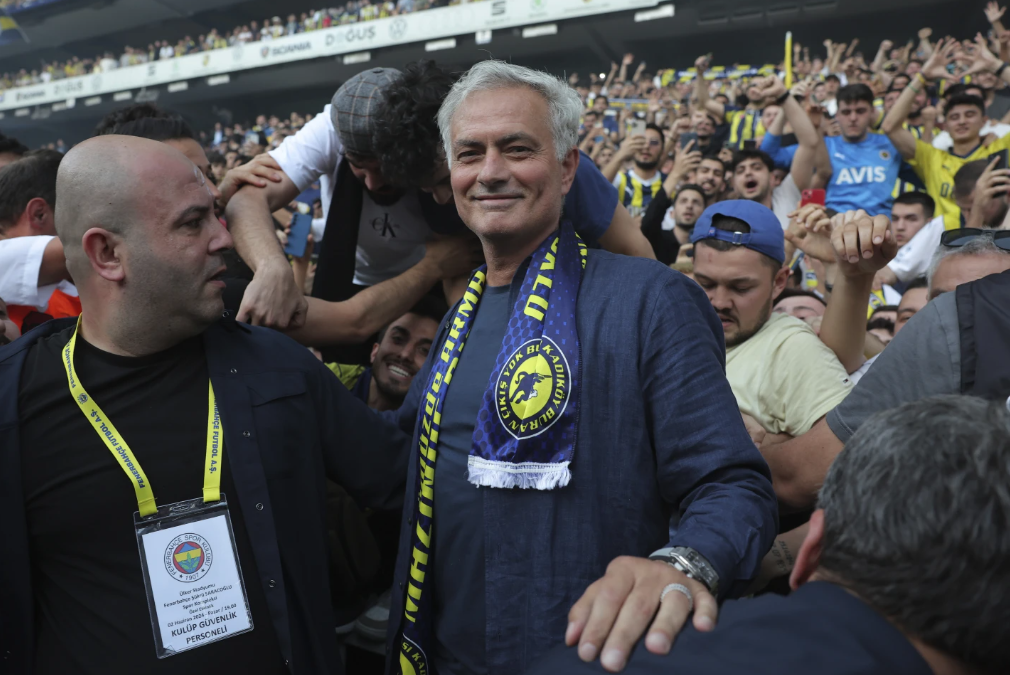 José Mourinho tager roret på Fenerbahce